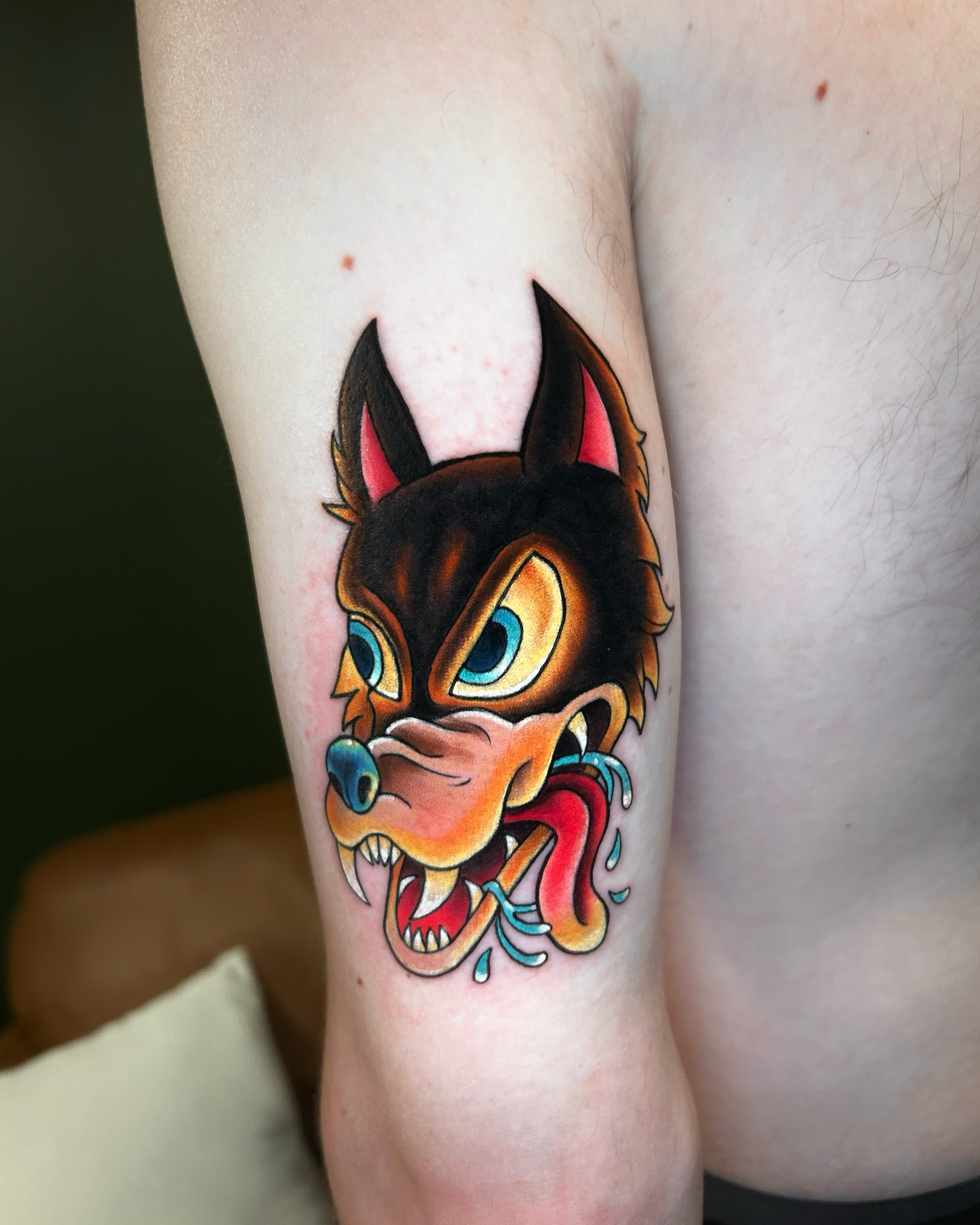 Wolf head American traditional tattoo on the forearm by Zephyr