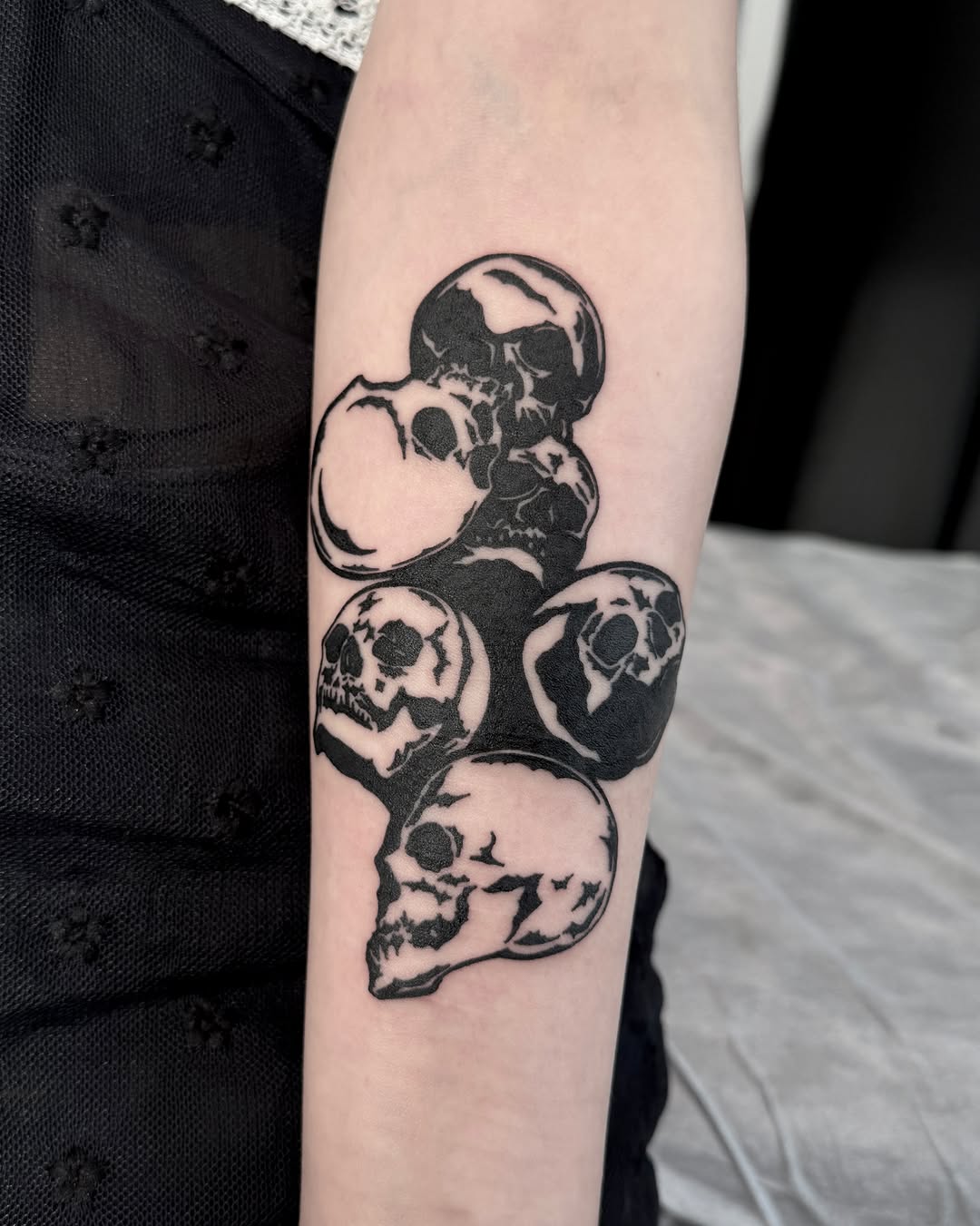 Tattoo by @roniblack_tt — black_and_grey