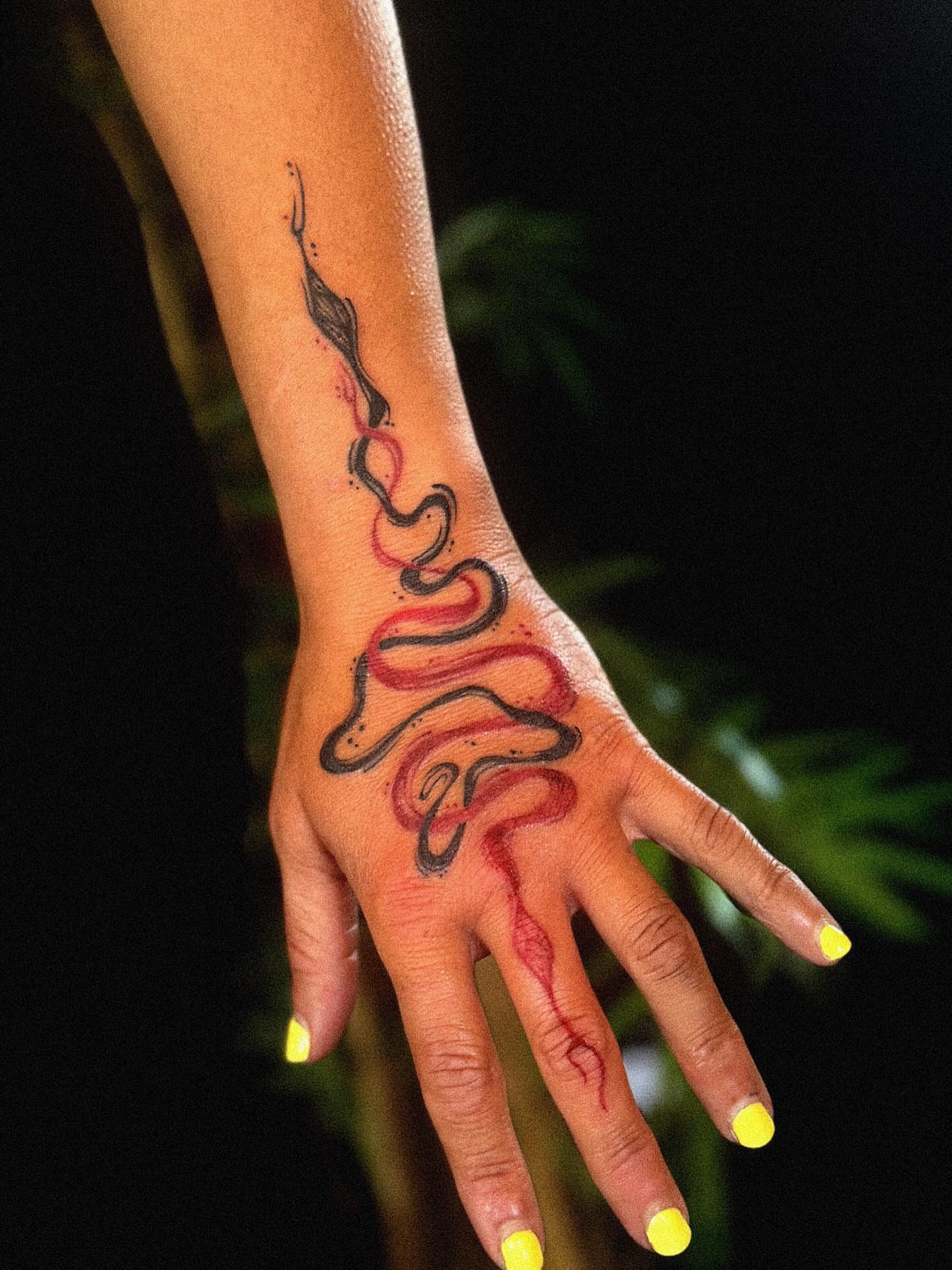 Tattoo by @hongma_tt โ dotwork