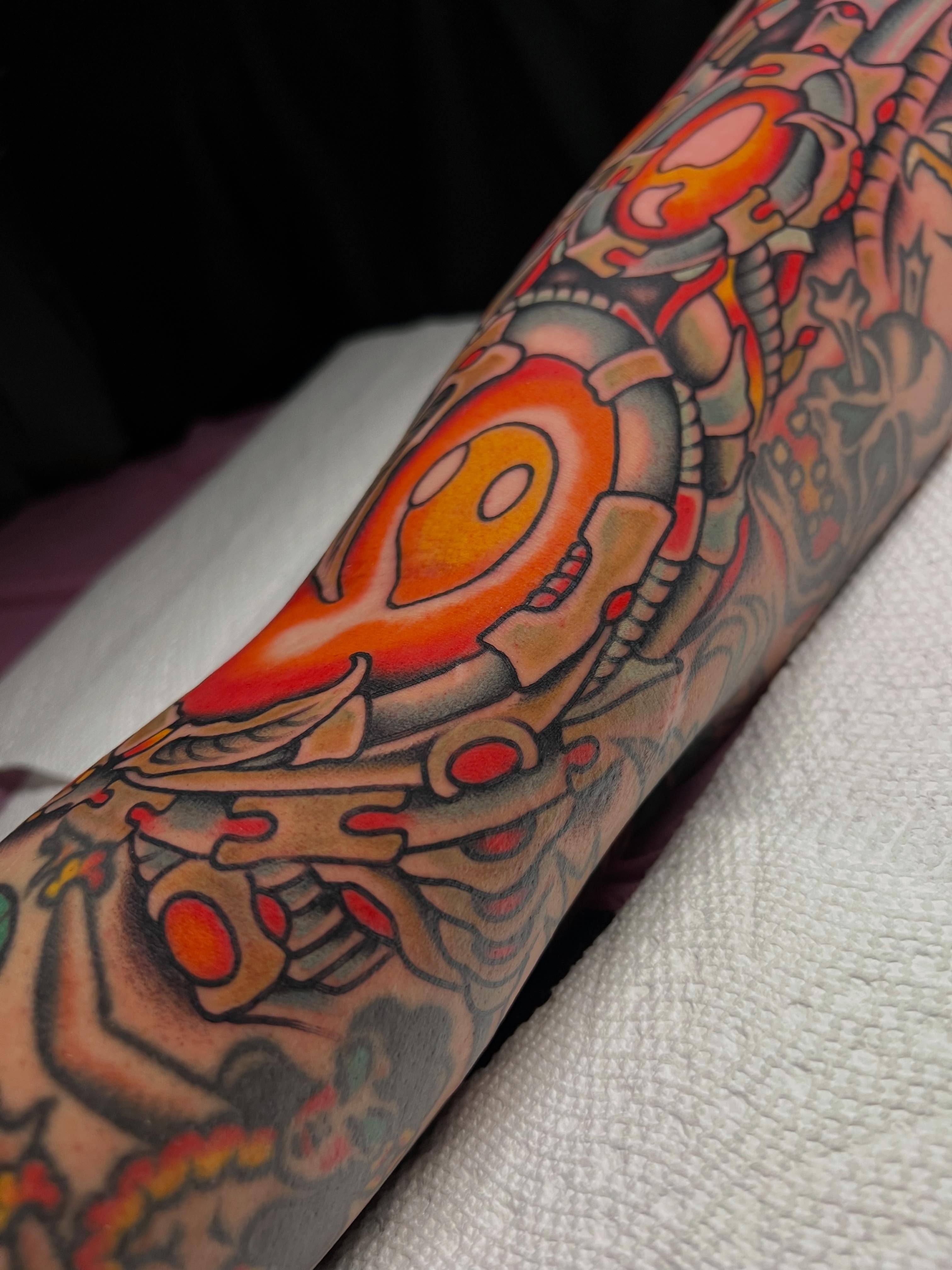 Mechanical gear American traditional tattoo on the forearm by ᴍᴀᴛᴛ ᴀʟᴇxᴀɴᴅᴇʀ
