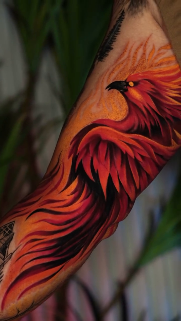 Tattoo by @adriantattoohlg — realism, trash_polka