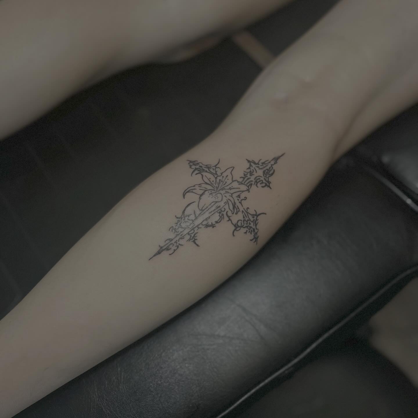 Tattoo by @noir__tattoos — black_and_grey
