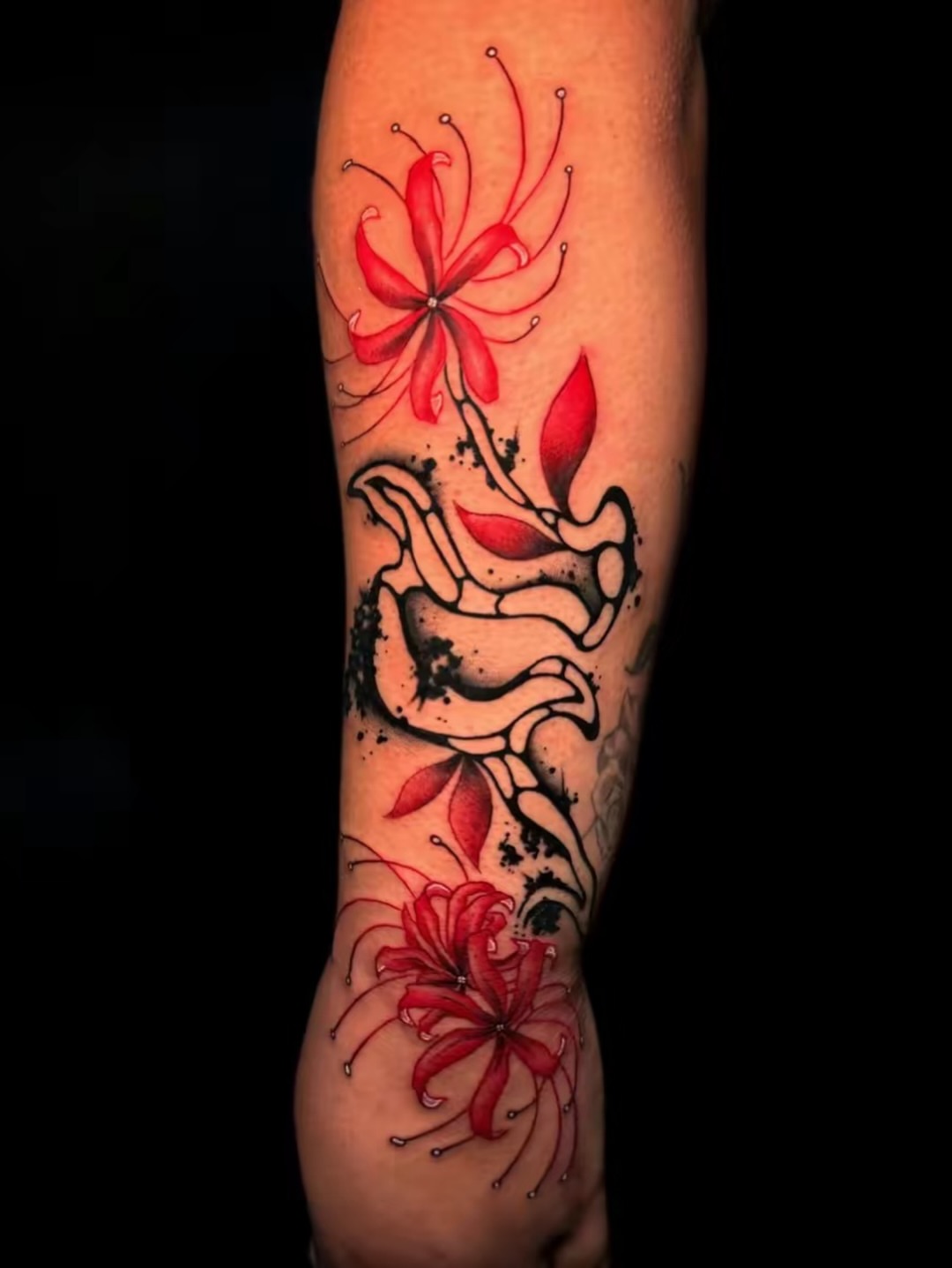 Tattoo by @inkdbydmo — new_school, dotwork