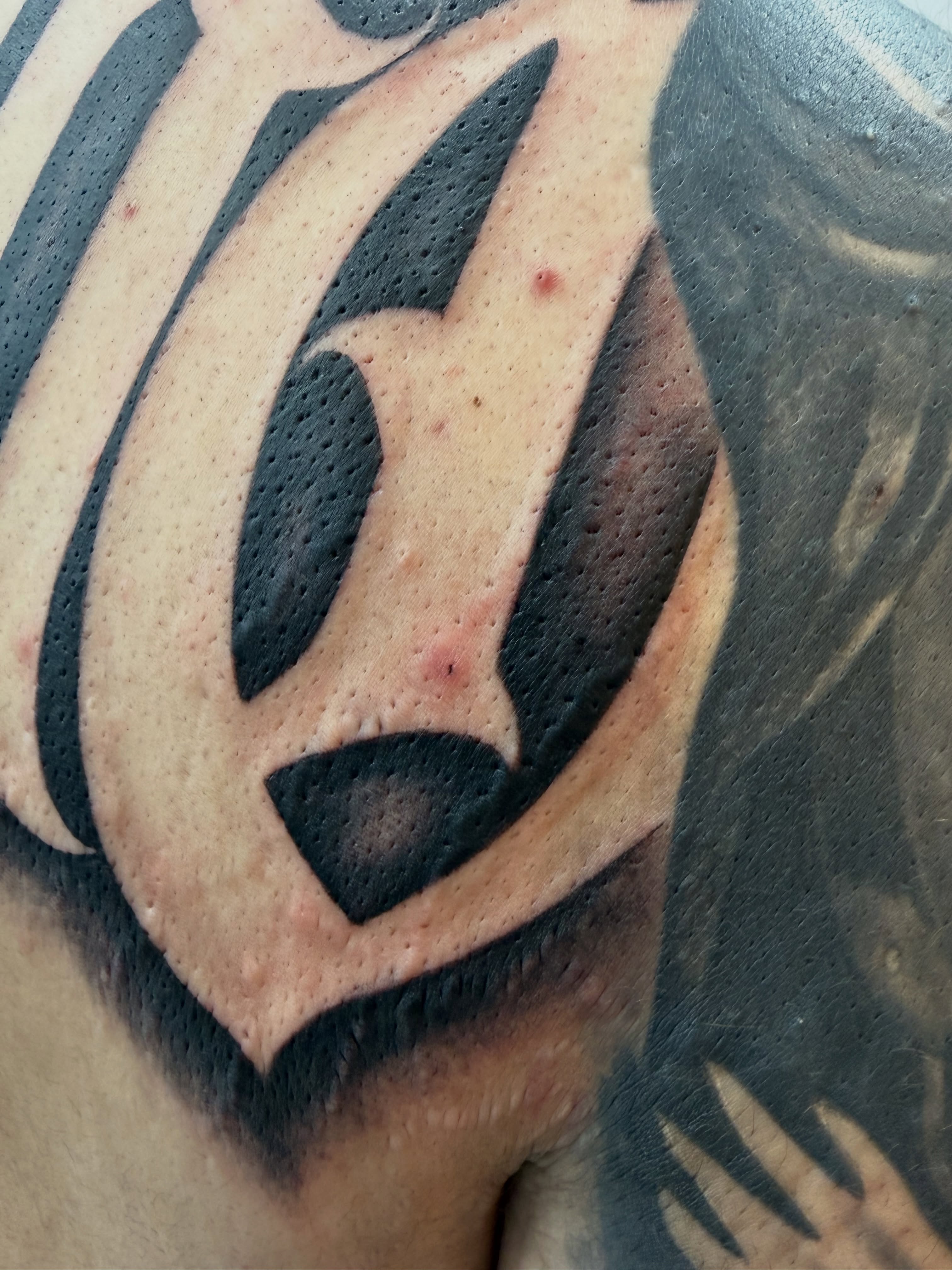 Geometric pattern geometric tattoo on the shoulder by Daniel Lopez Tattoos