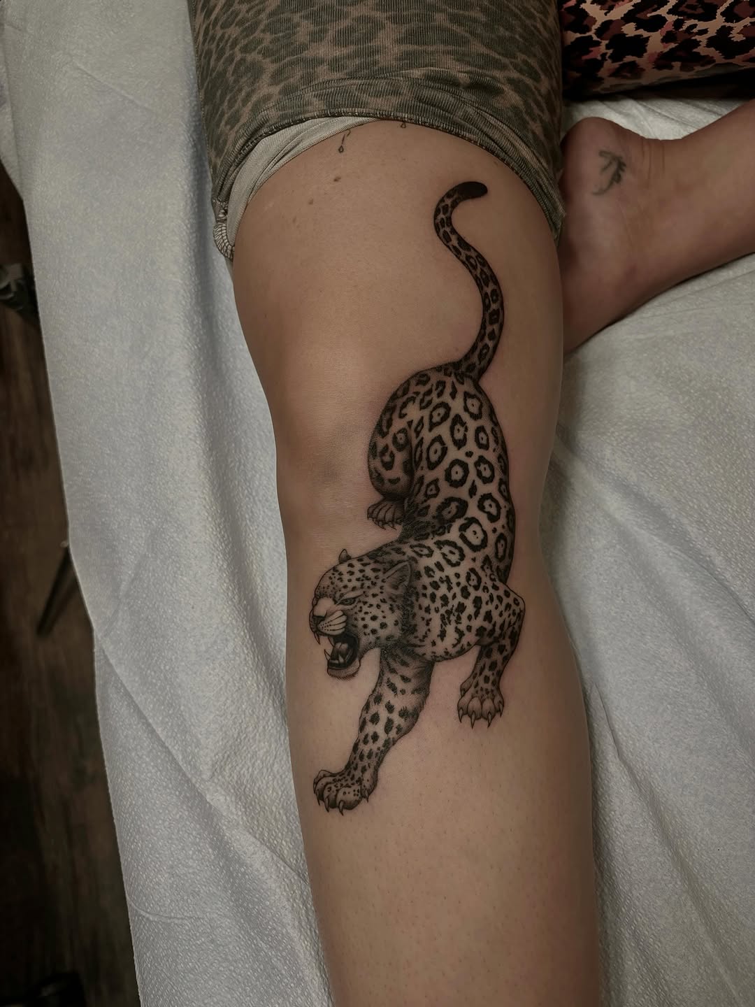 Leopard realism tattoo on the thigh by Emma Cotter