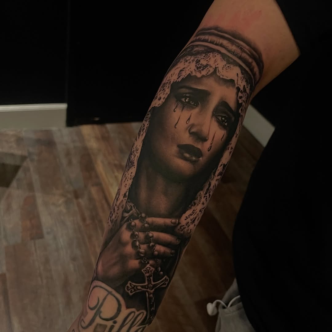 Tattoo by @tiffypxo — black_and_grey, realism