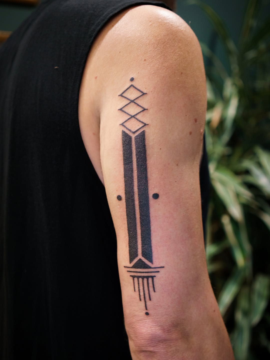 Abstract geometric design geometric tattoo on the forearm by 思Stacy