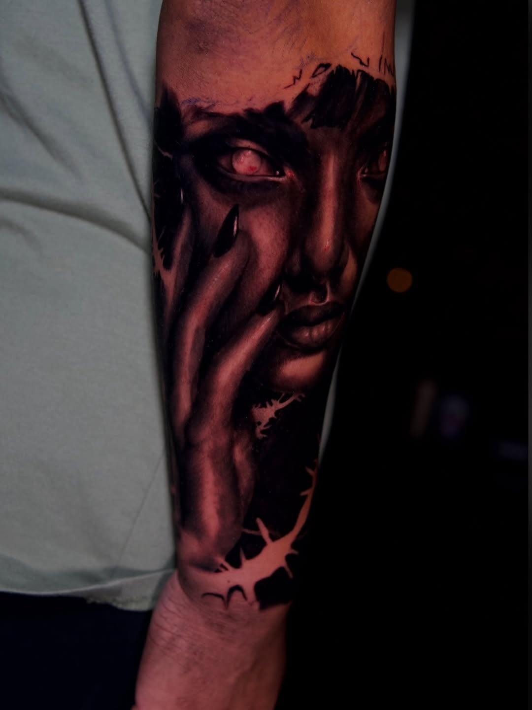 Demonic face with thorns realism tattoo on the forearm by ᴅᴀʟʟᴀꜱ ᴛᴀᴛᴛᴏᴏ ᴀʀᴛɪꜱᴛ