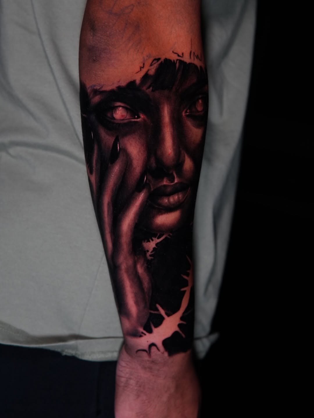 Demonic portrait with thorns realism tattoo on the forearm by ᴅᴀʟʟᴀꜱ ᴛᴀᴛᴛᴏᴏ ᴀʀᴛɪꜱᴛ