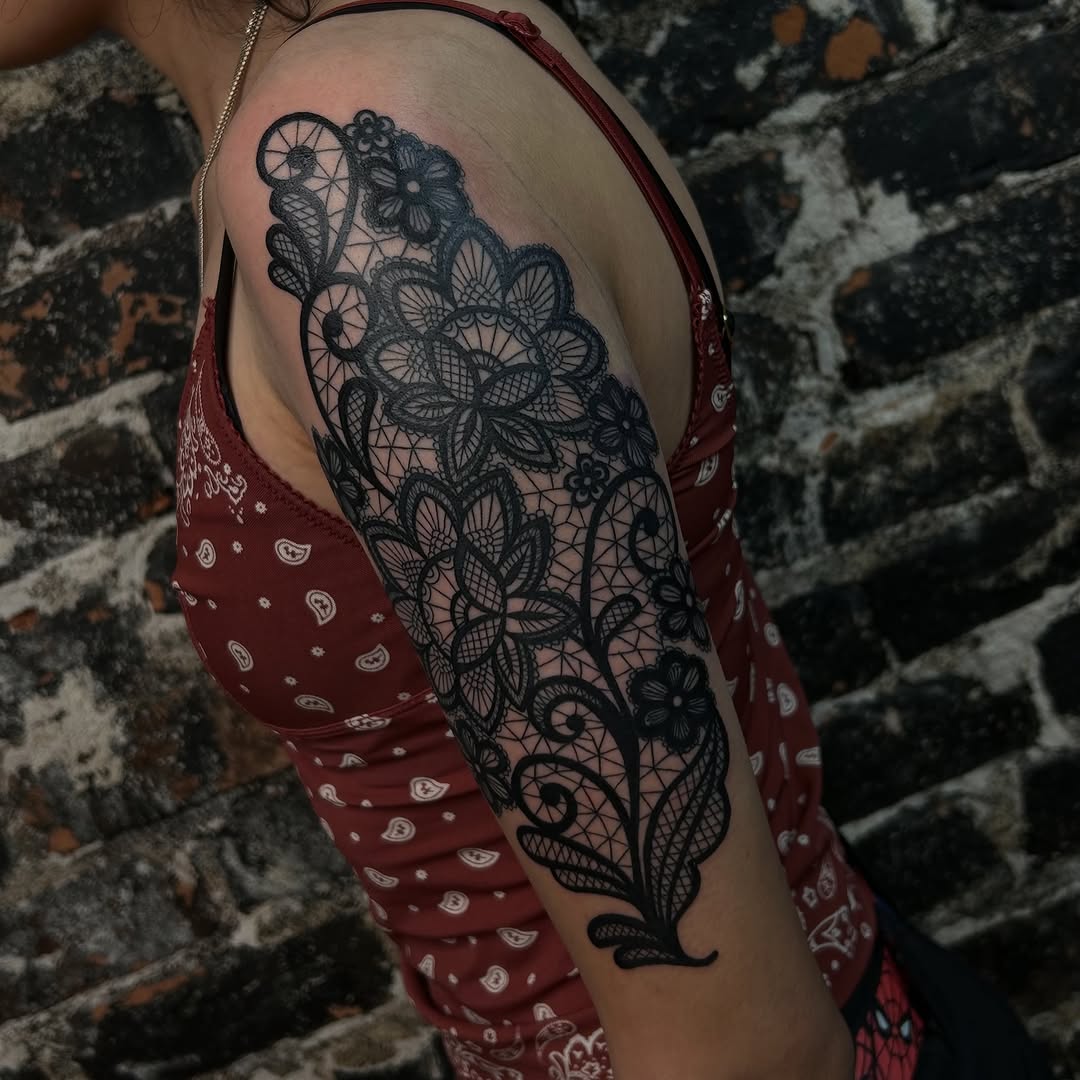 Tattoo by @kikicantdraw โ ornamental, blackwork