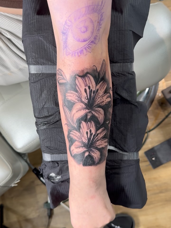 Lilies fine line tattoo on the forearm by Charlotte Tattoo Artist💉