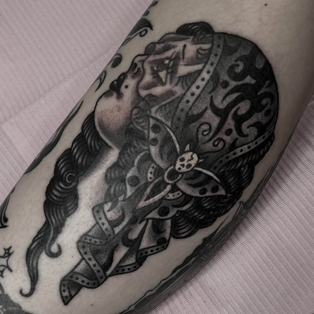 Woman with bandana realism tattoo on the forearm by 🩸 𝓢𝔂𝓵𝓿𝓲𝓮 🩸 ▪︎ 𝕯𝖊𝖓𝖛𝖊𝖗 𝕿𝖆𝖙𝖙𝖔𝖔𝖊𝖗 ▪︎