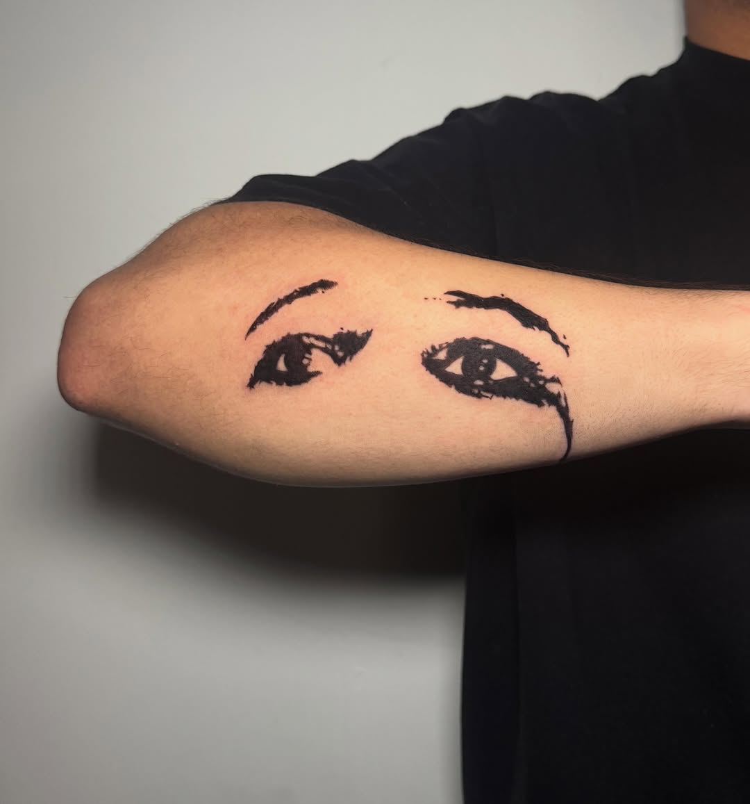 Tattoo by @reytatu — blackwork, illustrative