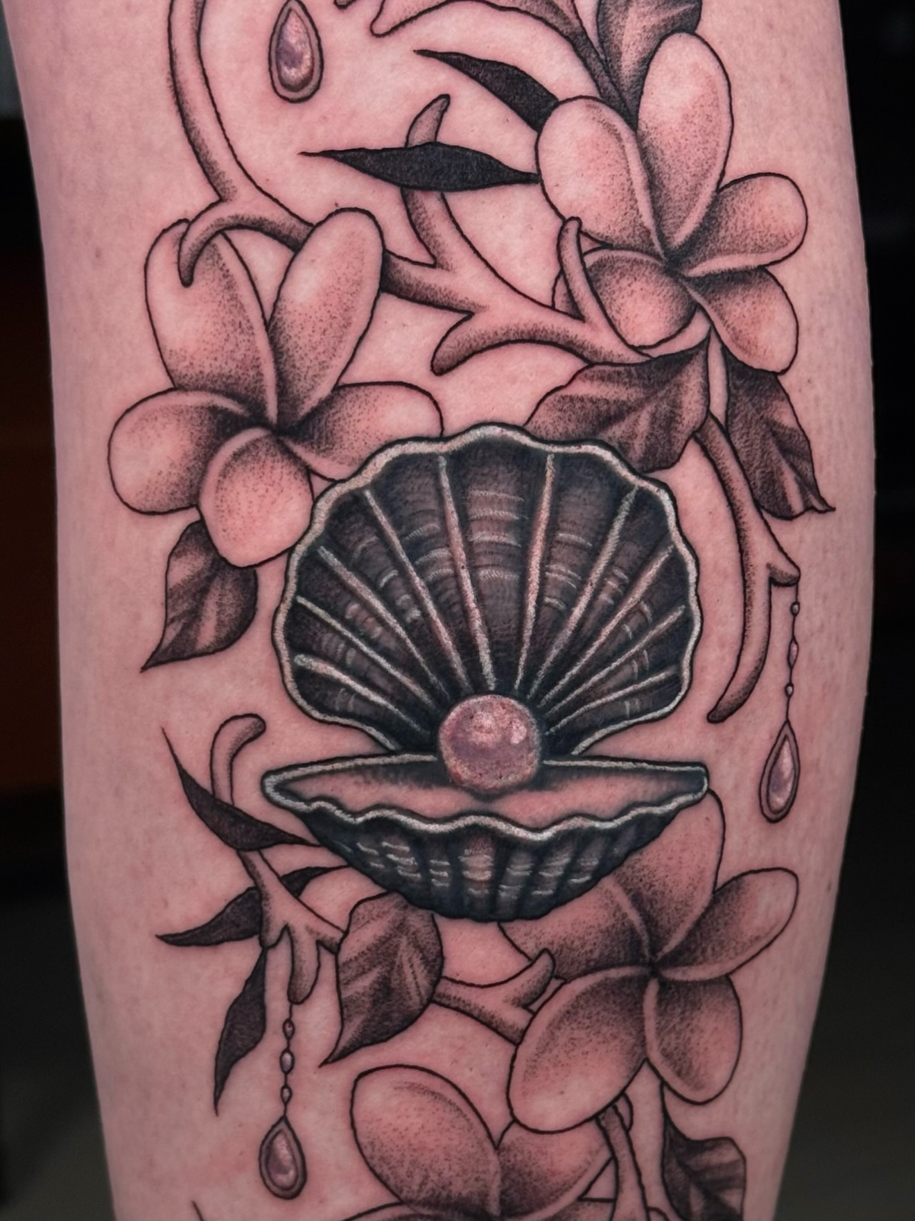 Tattoo by @alyssafazzino — black_and_grey
