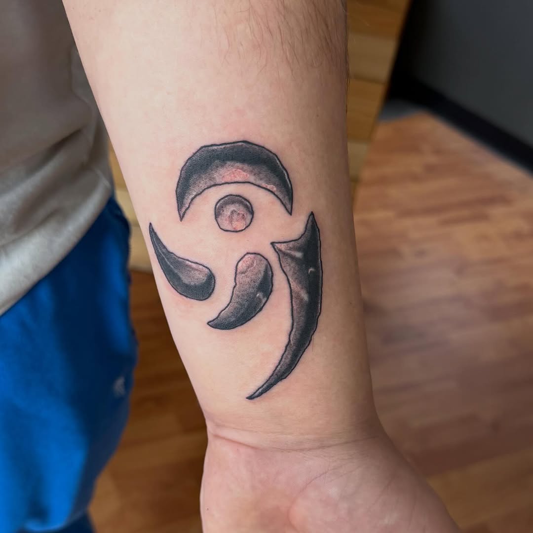 Tattoo by @matthattaway β black_and_grey, geometric