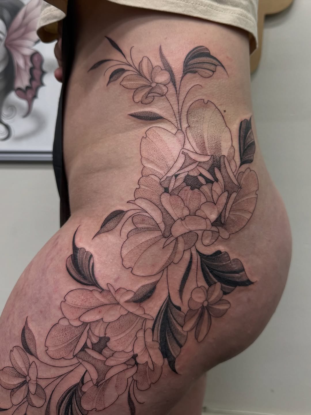 Tattoo by @lilianayaneth — fine_line, black_and_grey