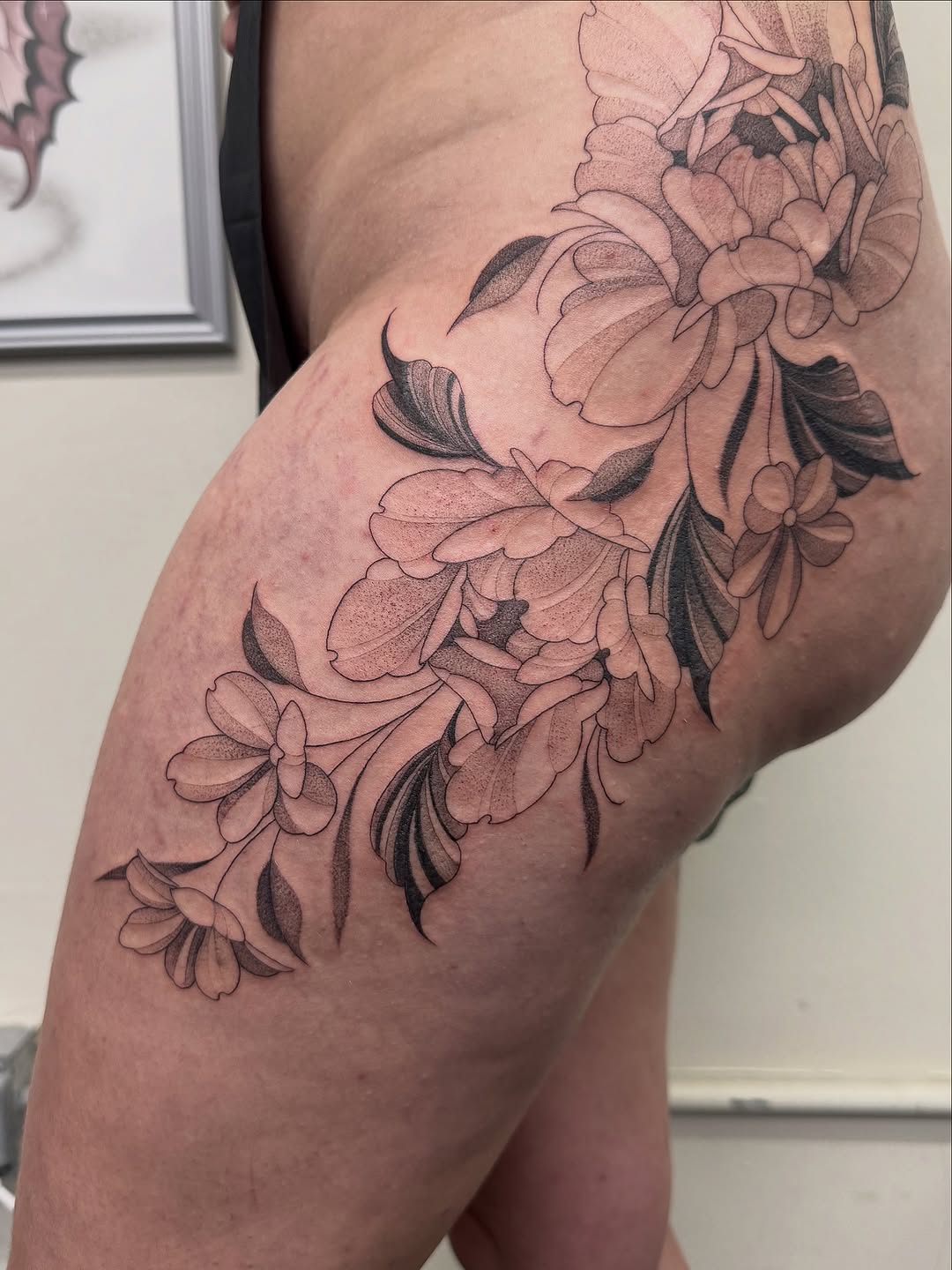 Tattoo by @lilianayaneth — fine_line, dotwork