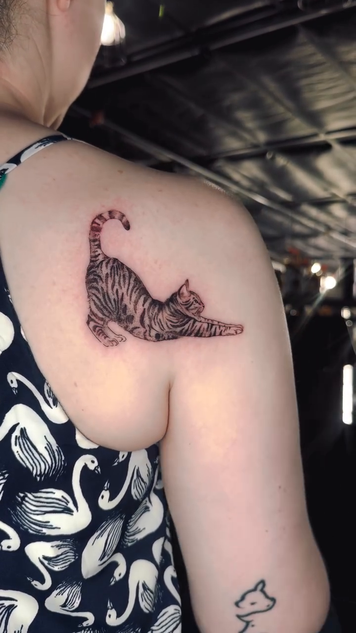 Tattoo by @maliaacarrasco β fine_line, black_and_grey