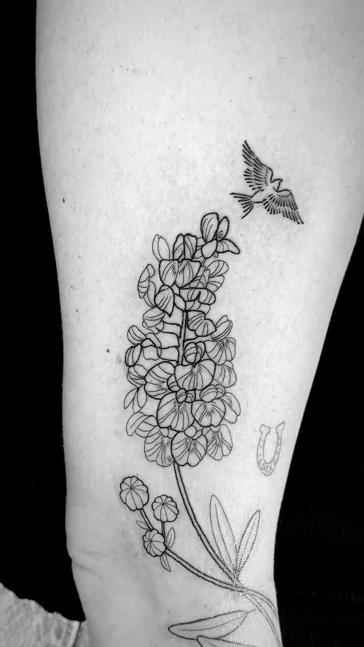 Tattoo by @anniemesstattoo — fine_line