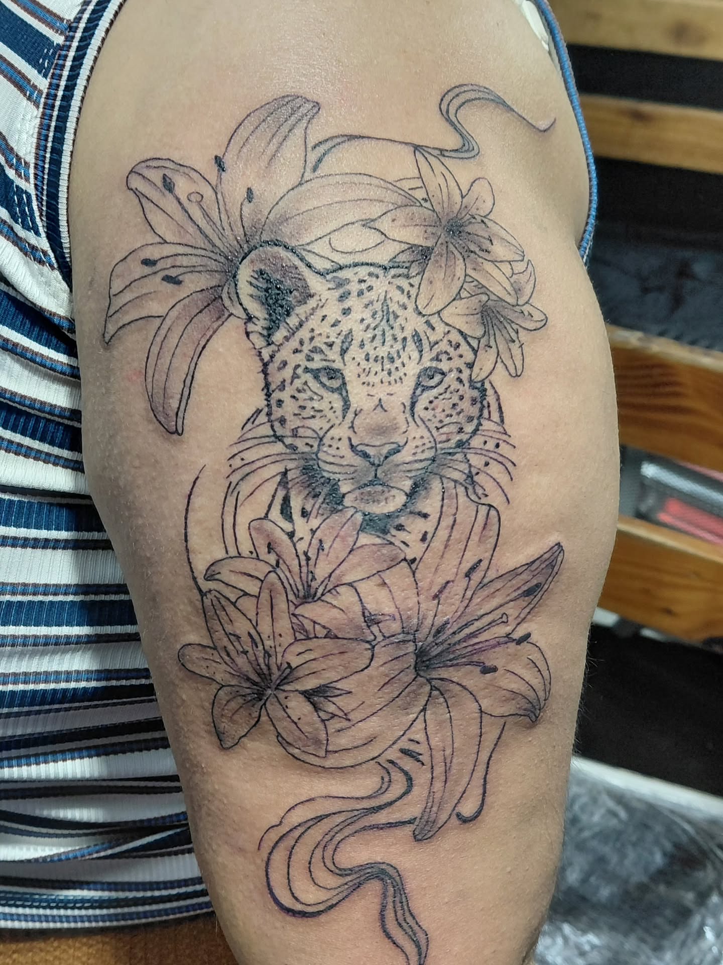 Leopard and lilies realism tattoo on the forearm by Jose Rodriguez