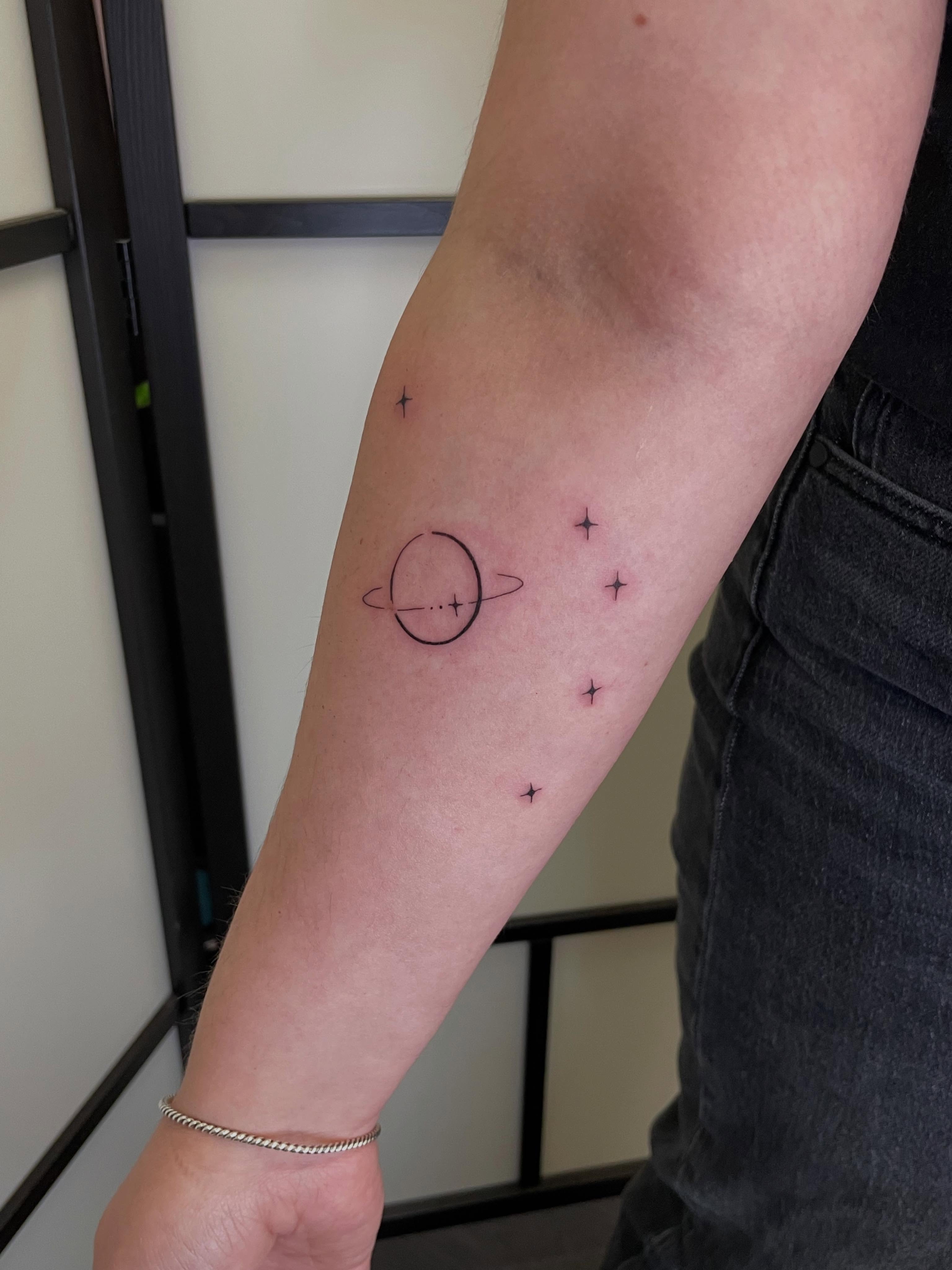 Tattoo by @gelclarktattoos — dotwork, minimalist