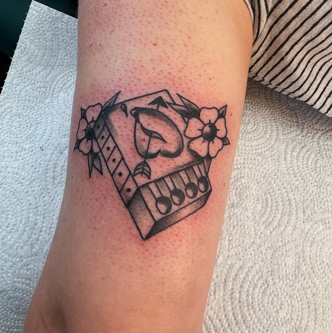 Tattoo by @flores_tattoosss — american_traditional