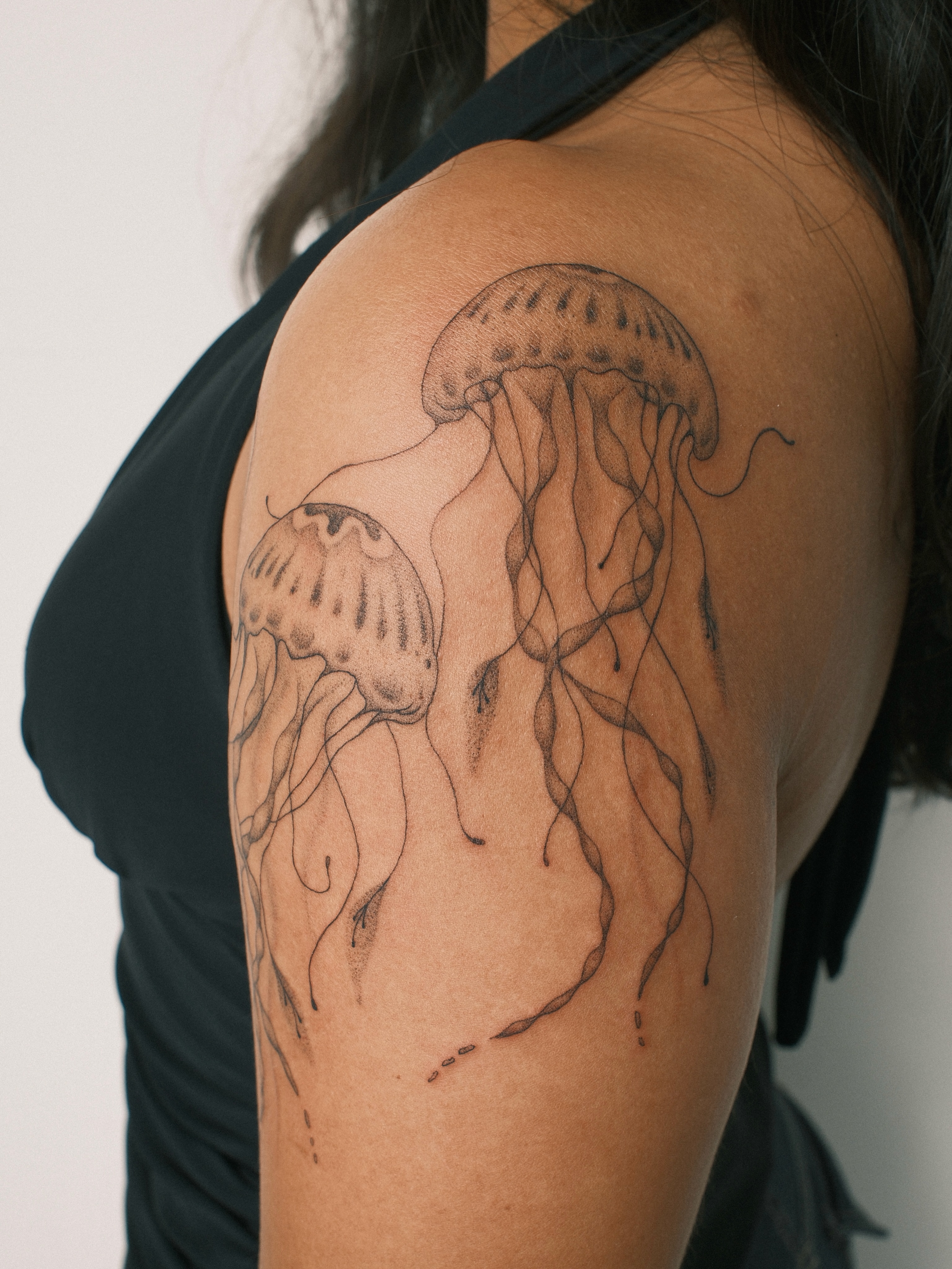 Jellyfish black and grey tattoo on the shoulder by Diana ๐ซ