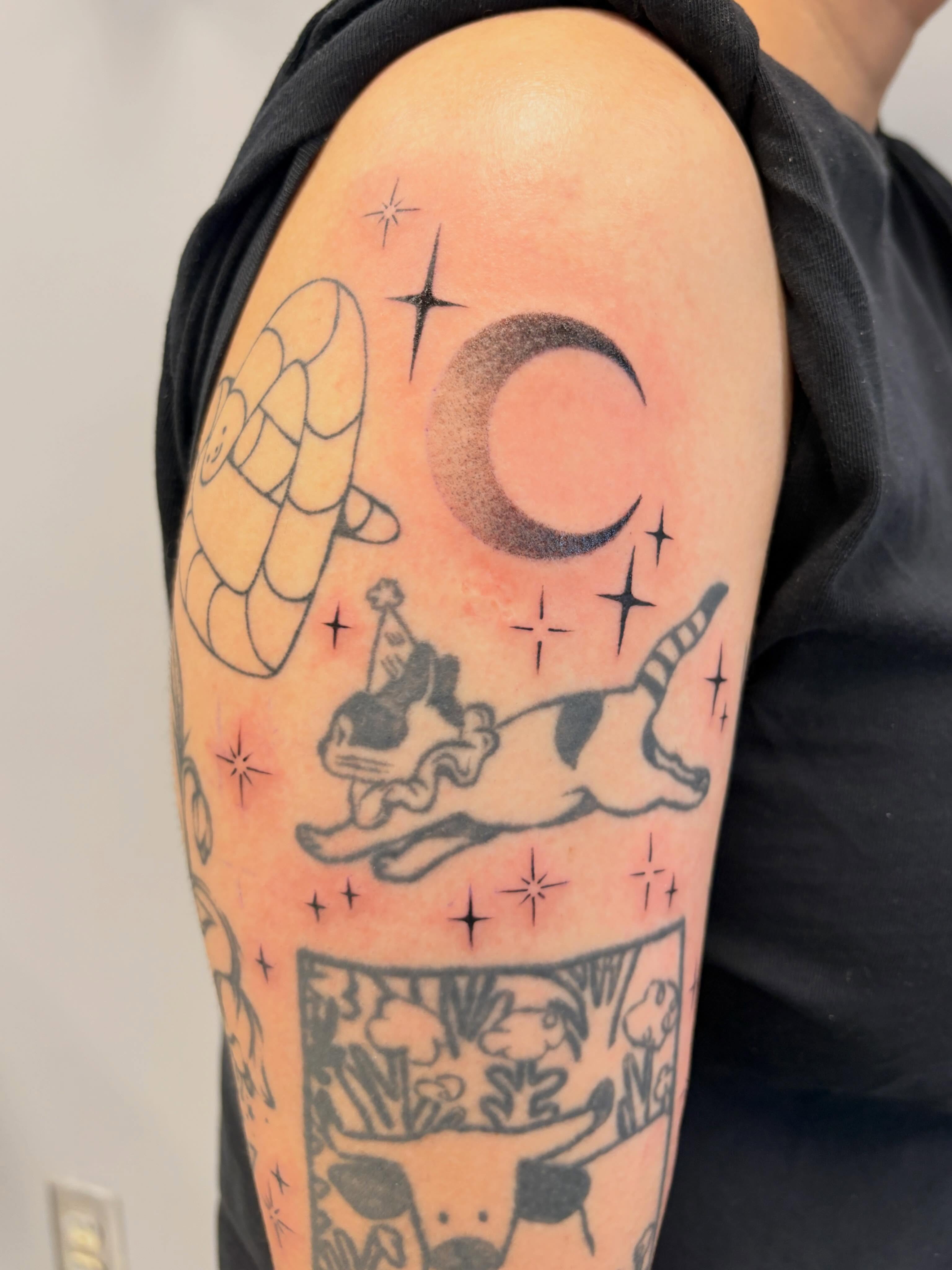 Cat and moon dotwork tattoo on the upper arm by fran! ๐ฆ edmonton artist