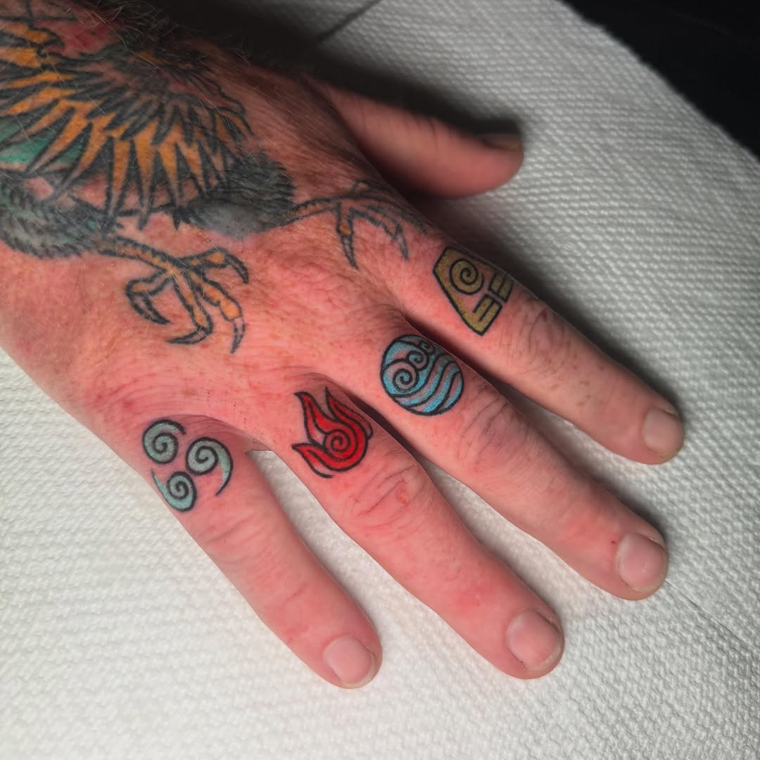 Tattoo by @freezedriedrainbow โ fine_line, minimalist