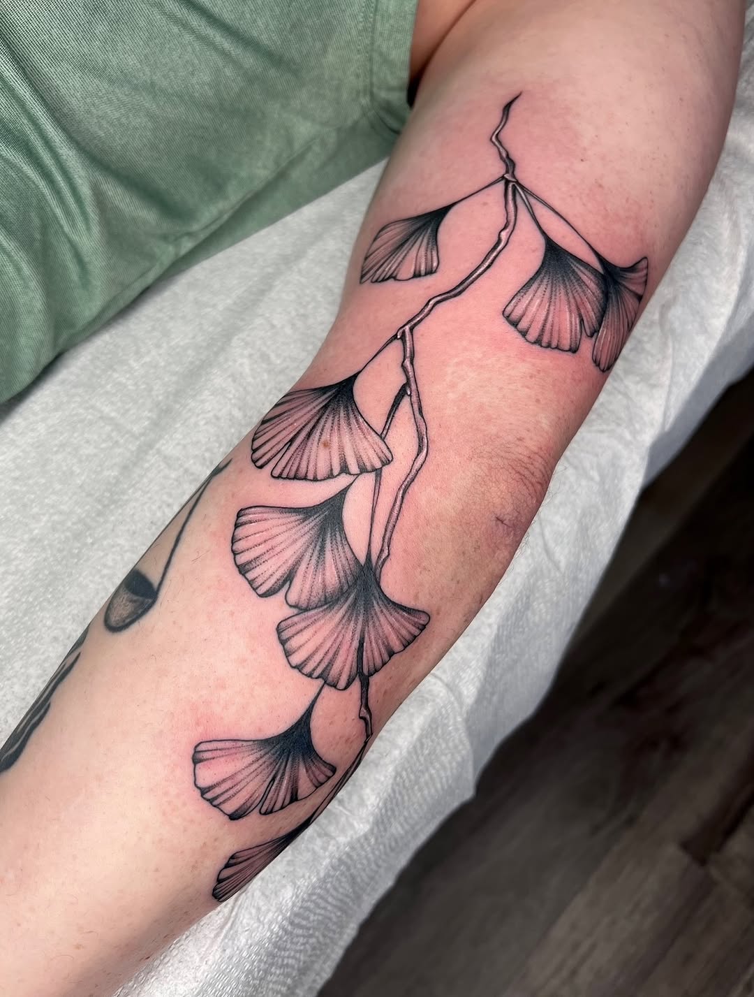 Tattoo by @michelle.chamerlik โ fine_line, black_and_grey