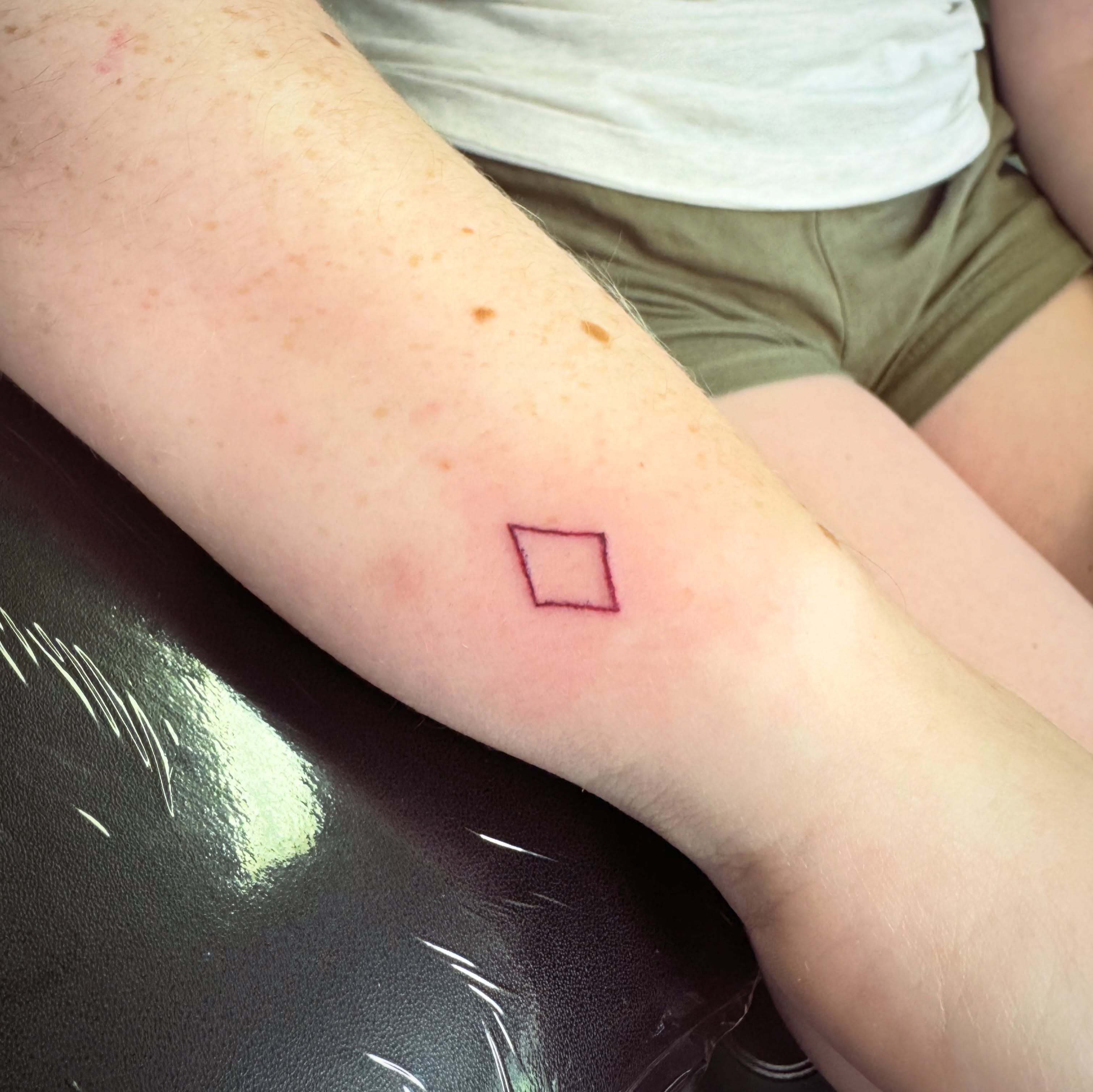 Tattoo by @daizy.ink — geometric