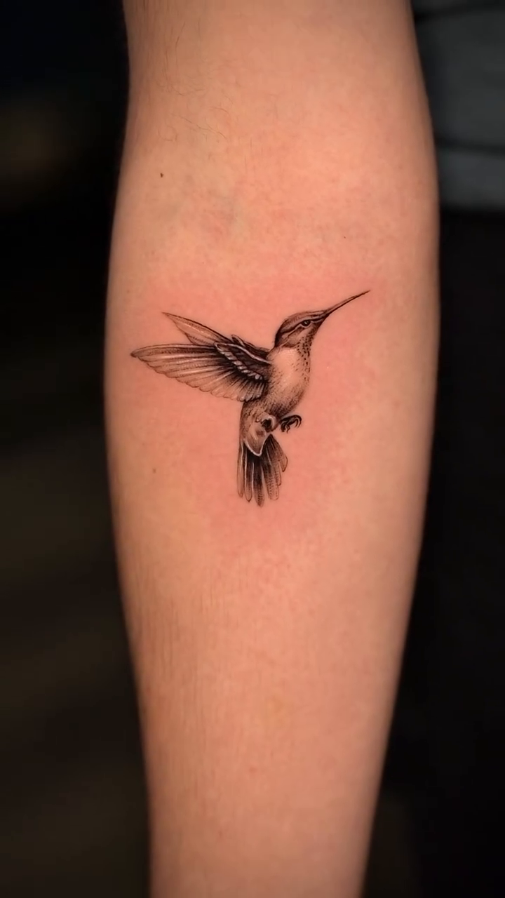 Hummingbird realism tattoo by Zonghuan Wu
