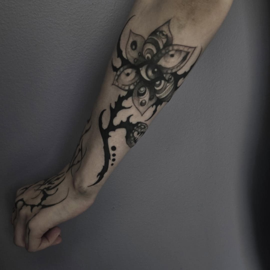 Tattoo by @swampfairie.tattoos — black_and_grey, ornamental
