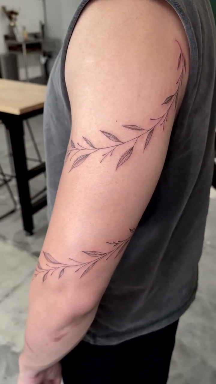 Tattoo by @cradleoftattoo — fine_line