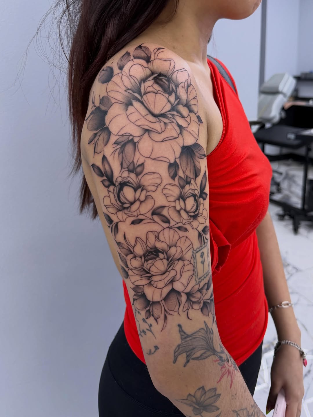 Tattoo by @gabsthegeminii โ black_and_grey, fine_line