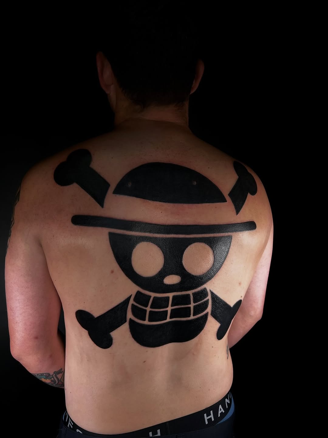 Tattoo by @kikicantdraw โ blackwork