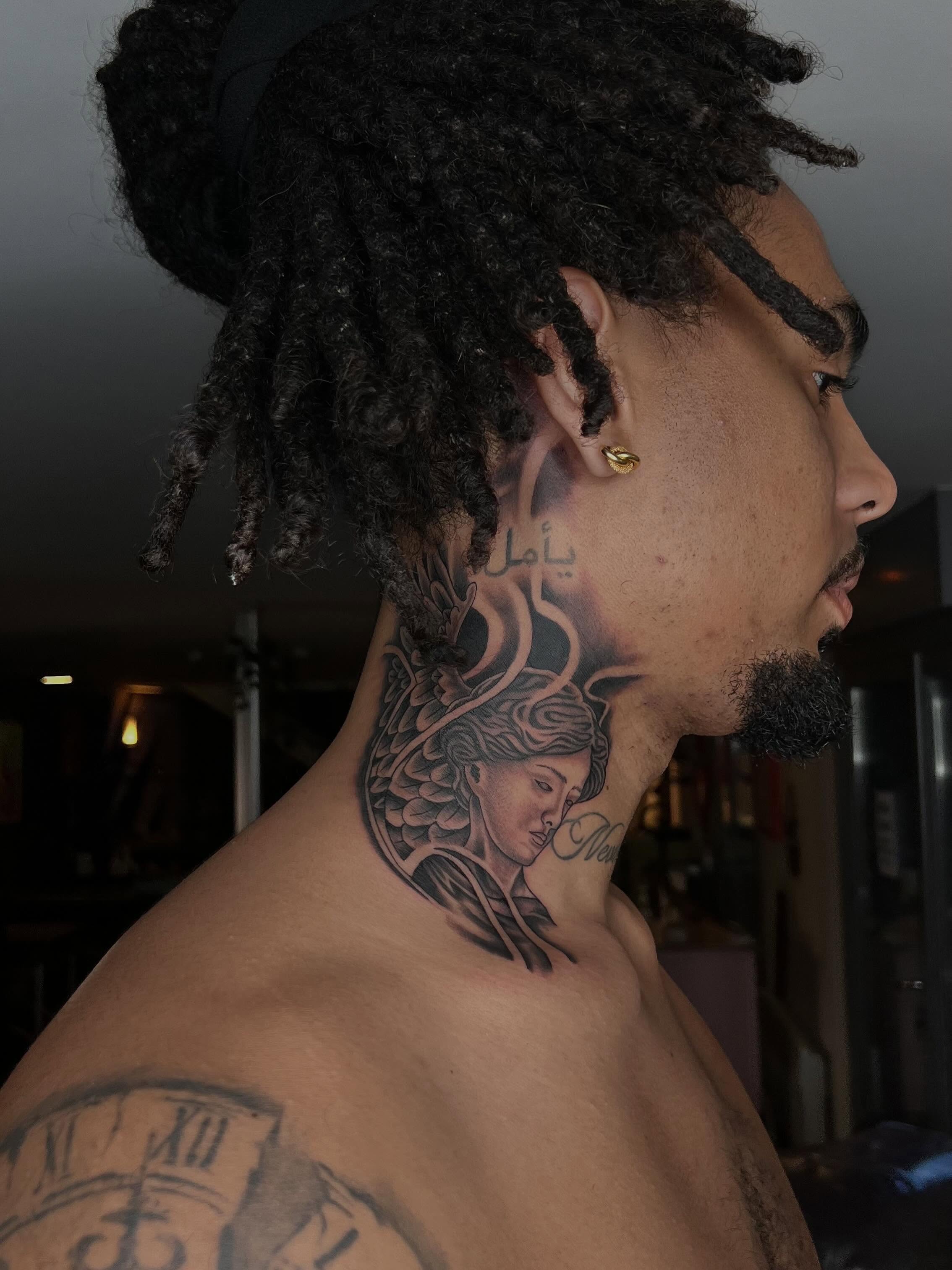 Woman's head black and grey tattoo on the neck by Tattoo (Réaliste), Toulouse, Occitanie