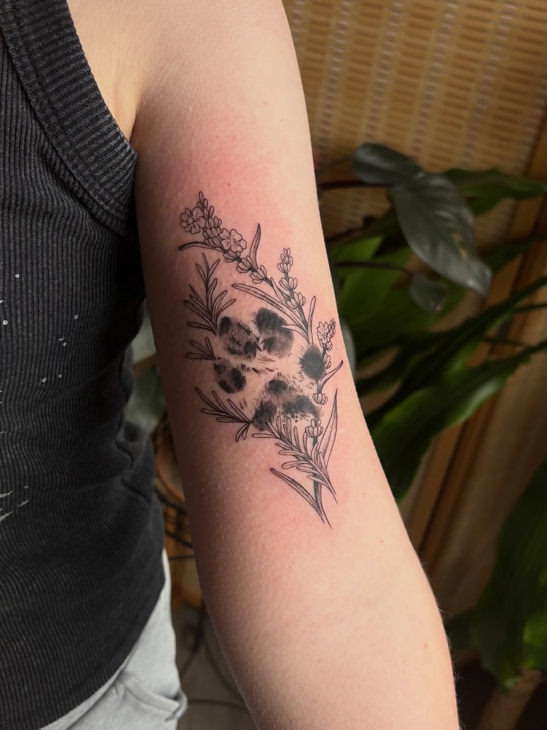 Tattoo by @emeraldbeetattoo โ fine_line, black_and_grey