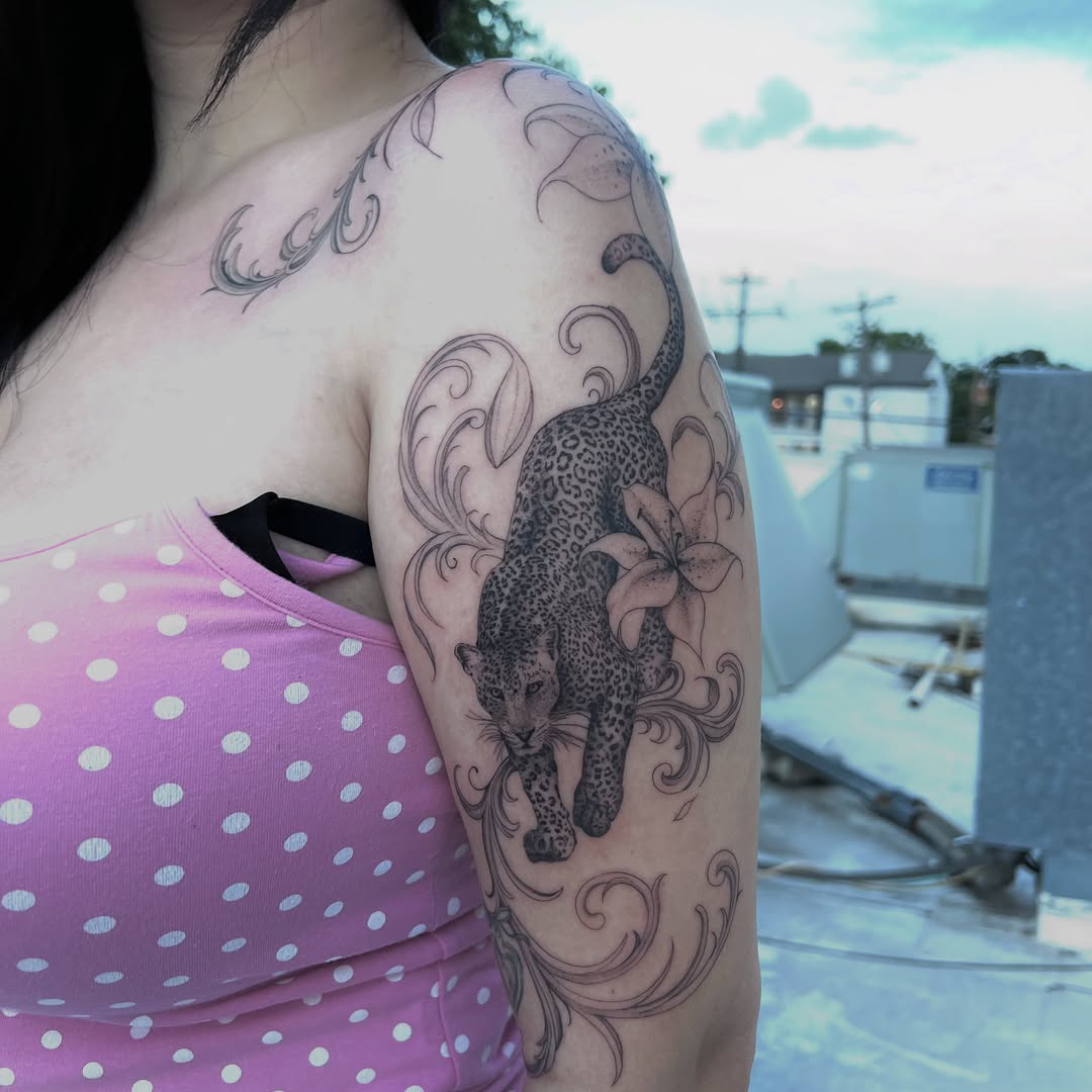 Leopard with lilies realism tattoo on the shoulder by syiko ☆ 。・:*˚:✧。, Austin, Texas