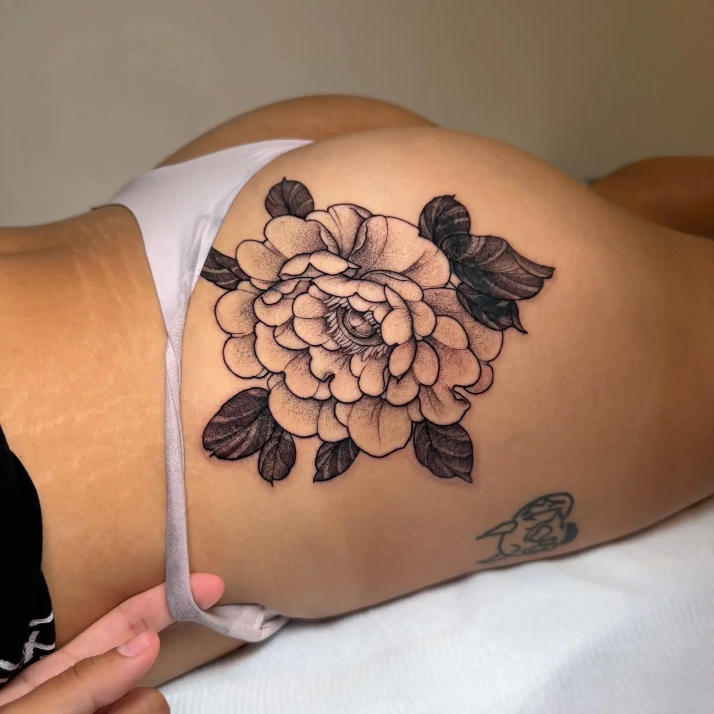 Tattoo by @msbeetattoos β dotwork