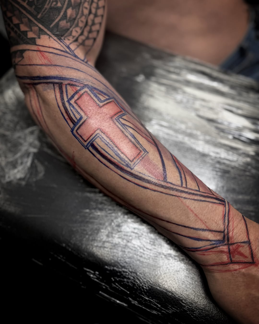 Tattoo by @julianotattoo — geometric