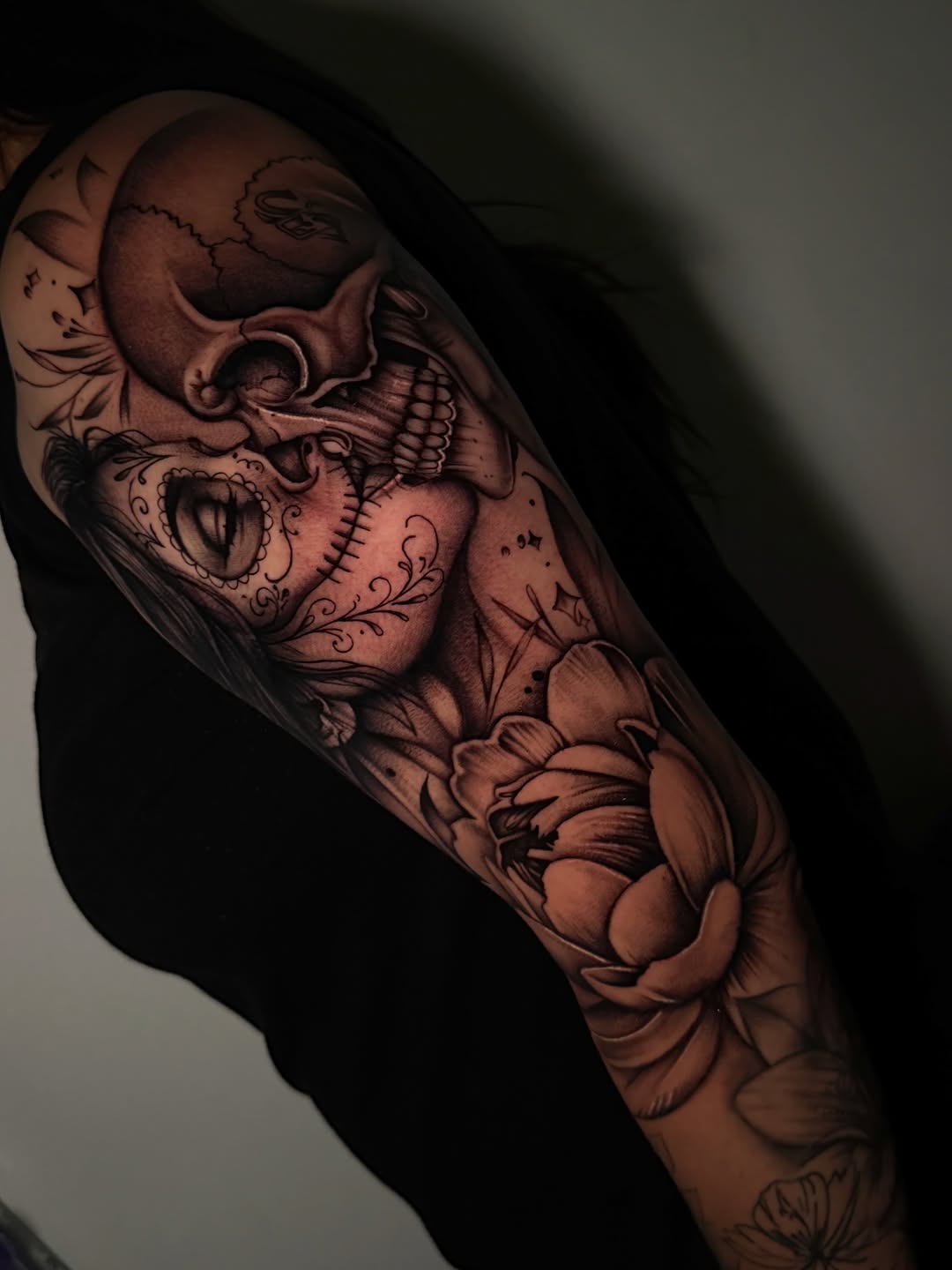 Tattoo by @moni.ca_tattoos — black_and_grey, realism