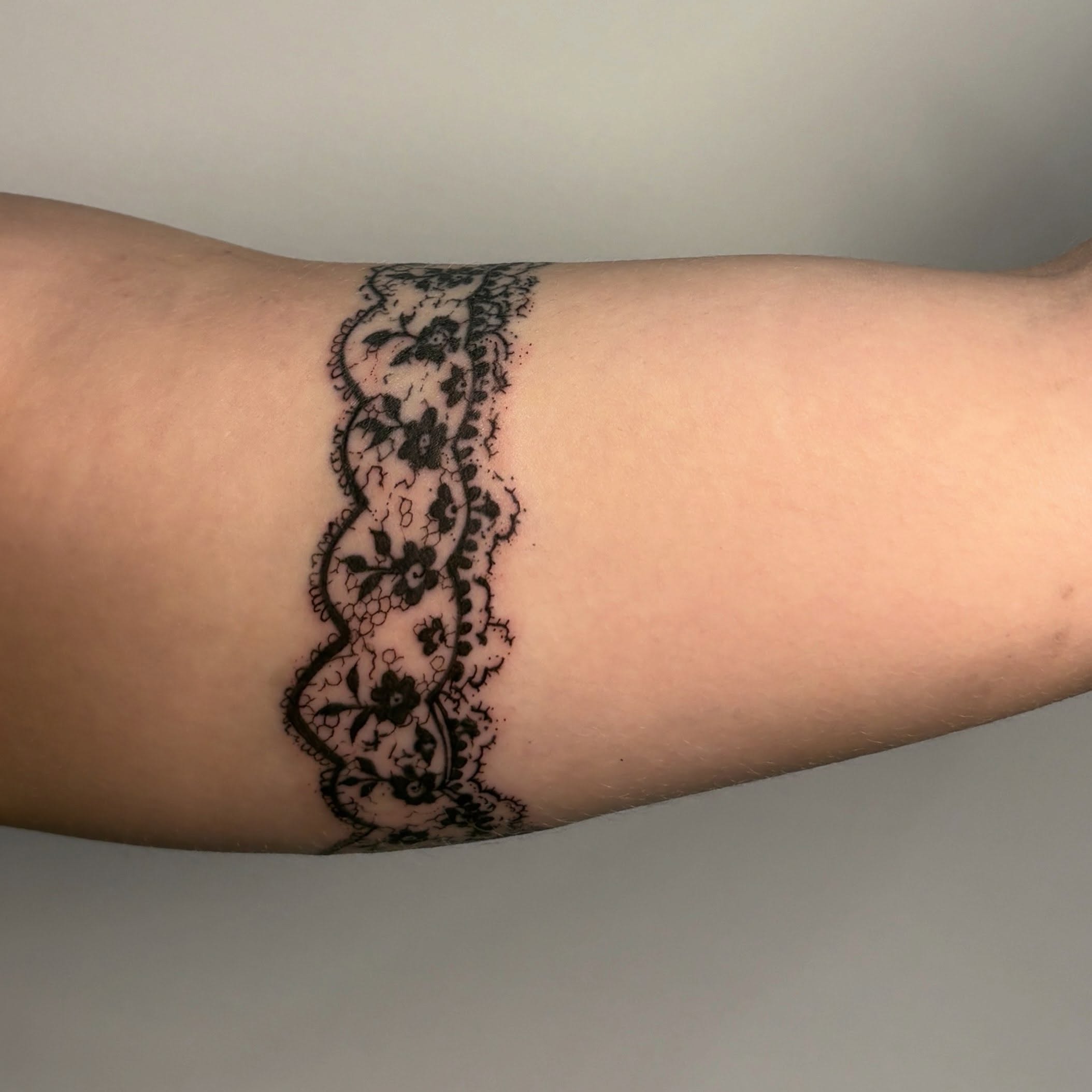 Tattoo by @erinhasagun β black_and_grey