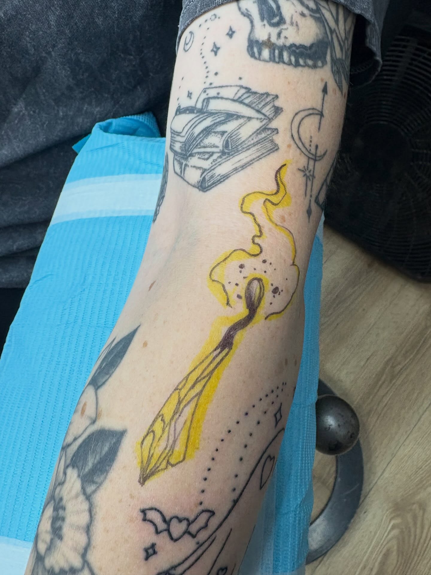 Tattoo by @tommygunz_tatt00er — dotwork, realism