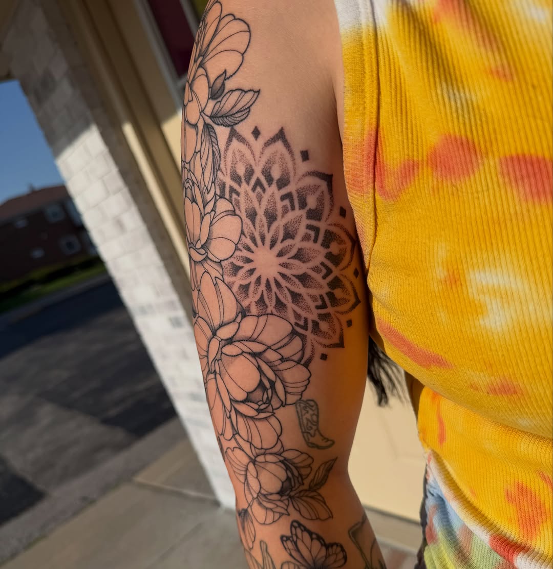 Tattoo by @spookyboo_tattoos — dotwork, geometric