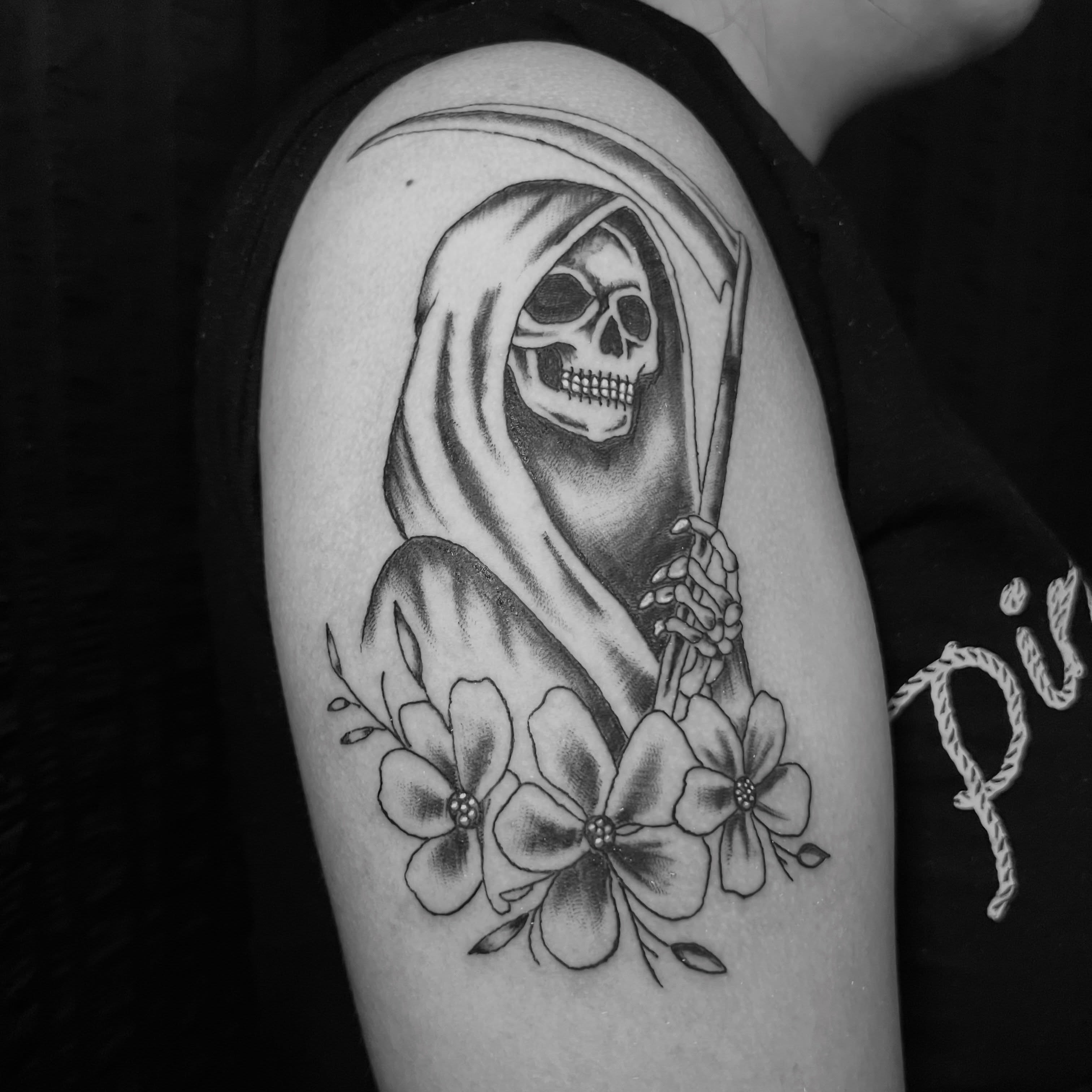 Tattoo by @mattlasses — black_and_grey