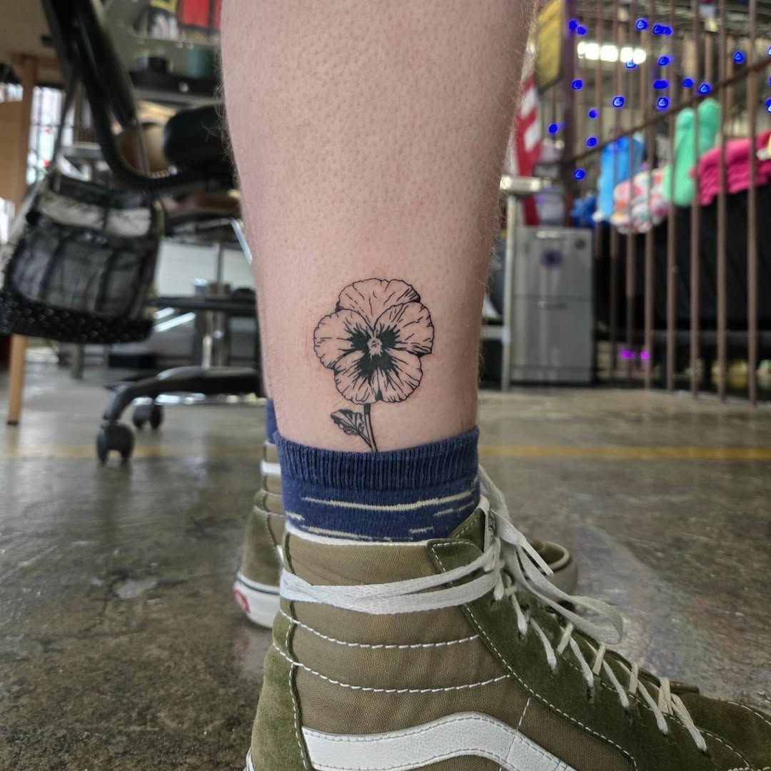 Tattoo by @pearthebeartattoo โ fine_line