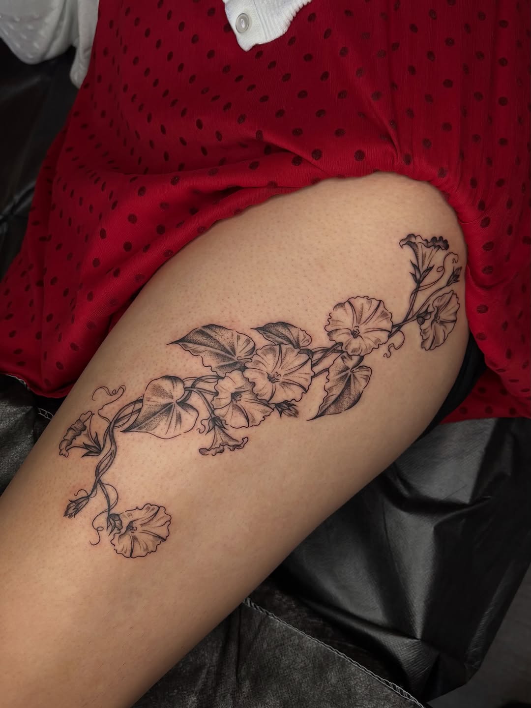 Tattoo by @emeraldbeetattoo โ fine_line, black_and_grey