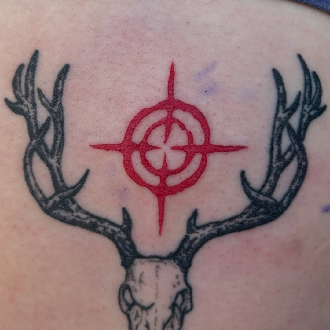 Tattoo by @eelliizzza — black_and_grey, blackwork