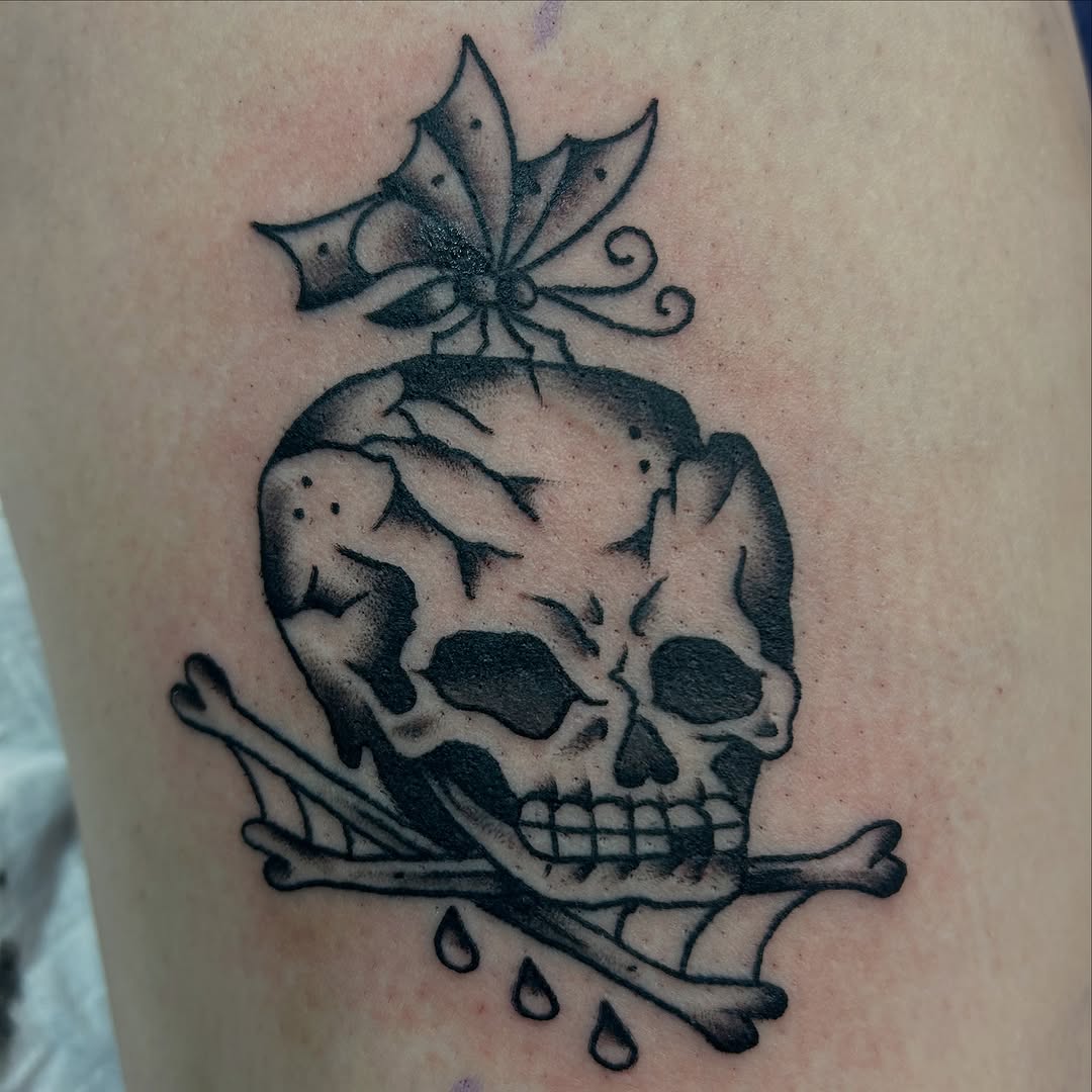 Tattoo by @eelliizzza — american_traditional